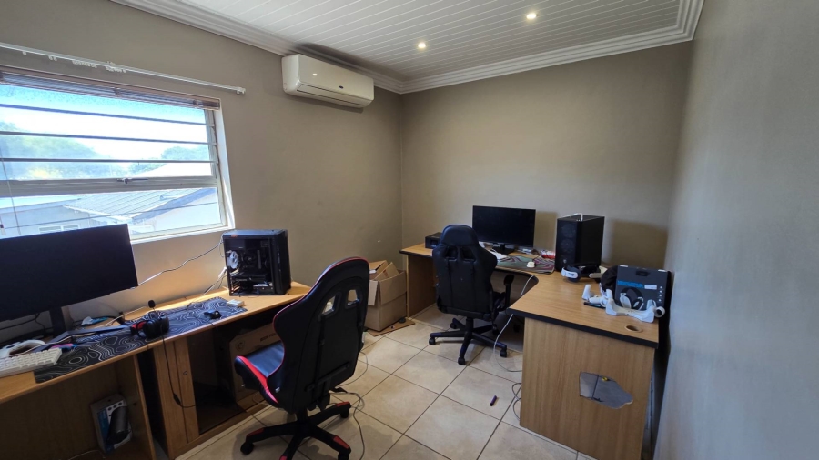 6 Bedroom Property for Sale in Churchill Estate Western Cape